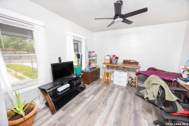 523B Rossville Devine, TX 78016