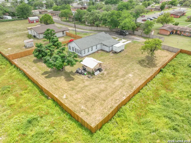 523B Rossville Devine, TX 78016
