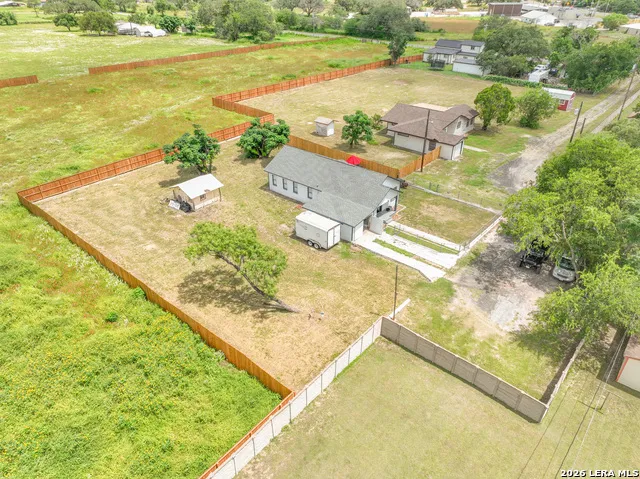 523B Rossville Devine, TX 78016