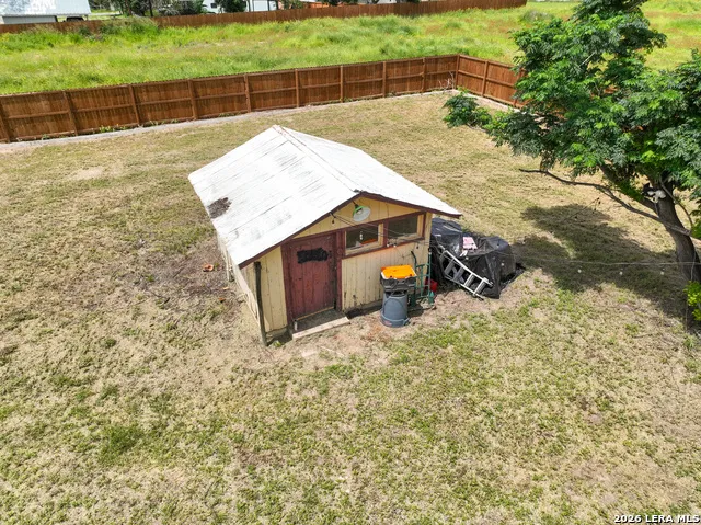 523B Rossville Devine, TX 78016