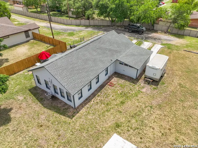523B Rossville Devine, TX 78016