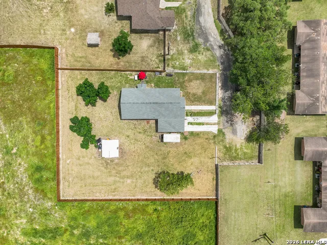 523B Rossville Devine, TX 78016
