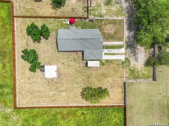 523B Rossville Devine, TX 78016