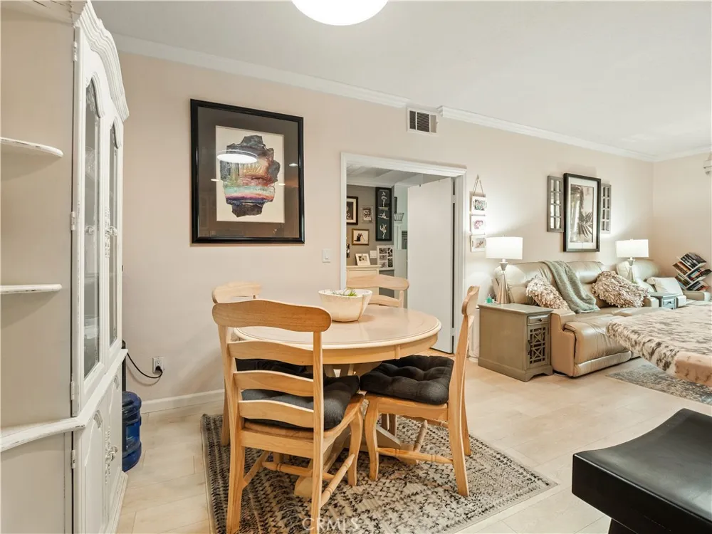 2396 Pleasant Way #I Thousand Oaks, CA 91362