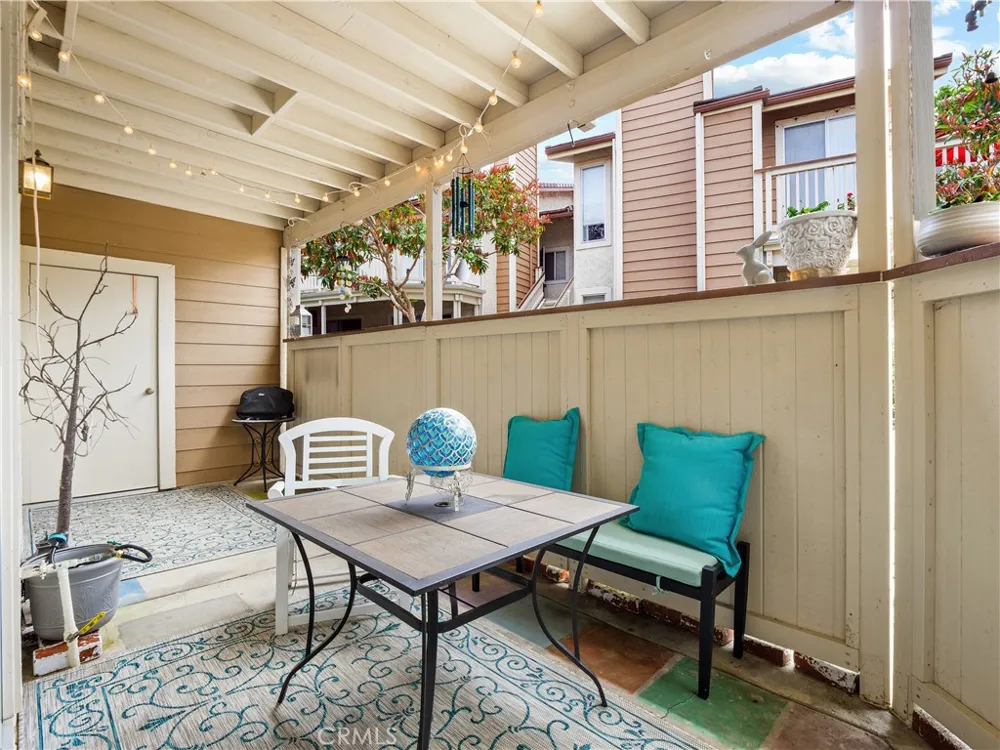 2396 Pleasant Way #I Thousand Oaks, CA 91362