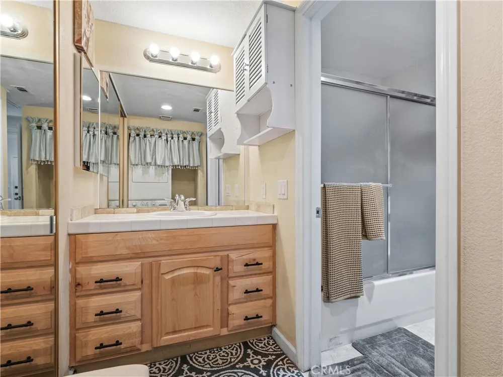 2396 Pleasant Way #I Thousand Oaks, CA 91362