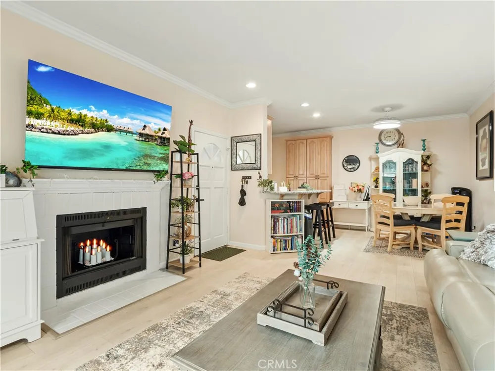 2396 Pleasant Way #I Thousand Oaks, CA 91362