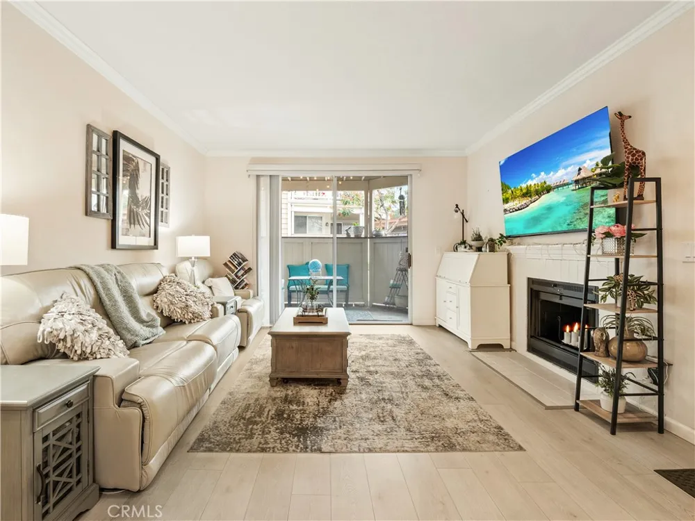 2396 Pleasant Way #I Thousand Oaks, CA 91362