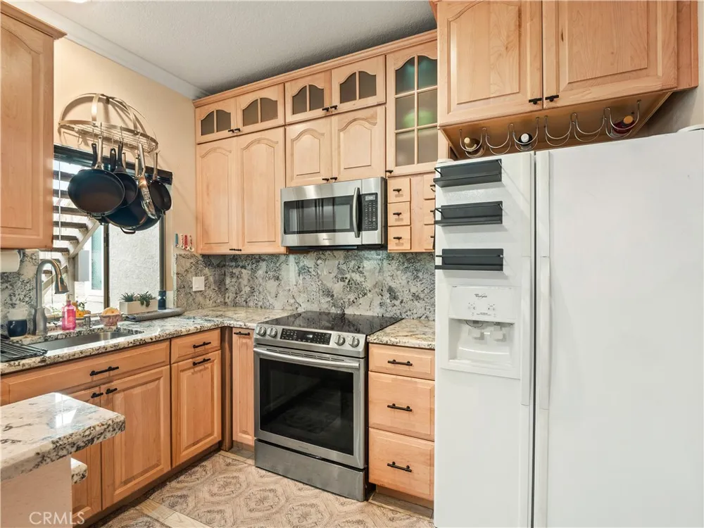 2396 Pleasant Way #I Thousand Oaks, CA 91362