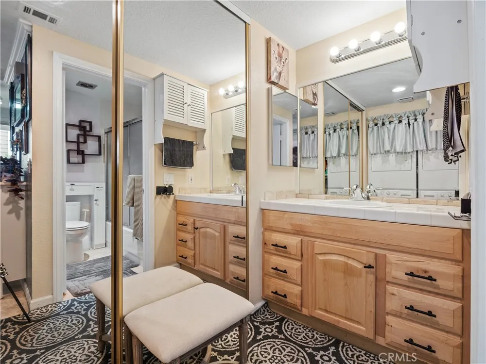 2396 Pleasant Way #I Thousand Oaks, CA 91362