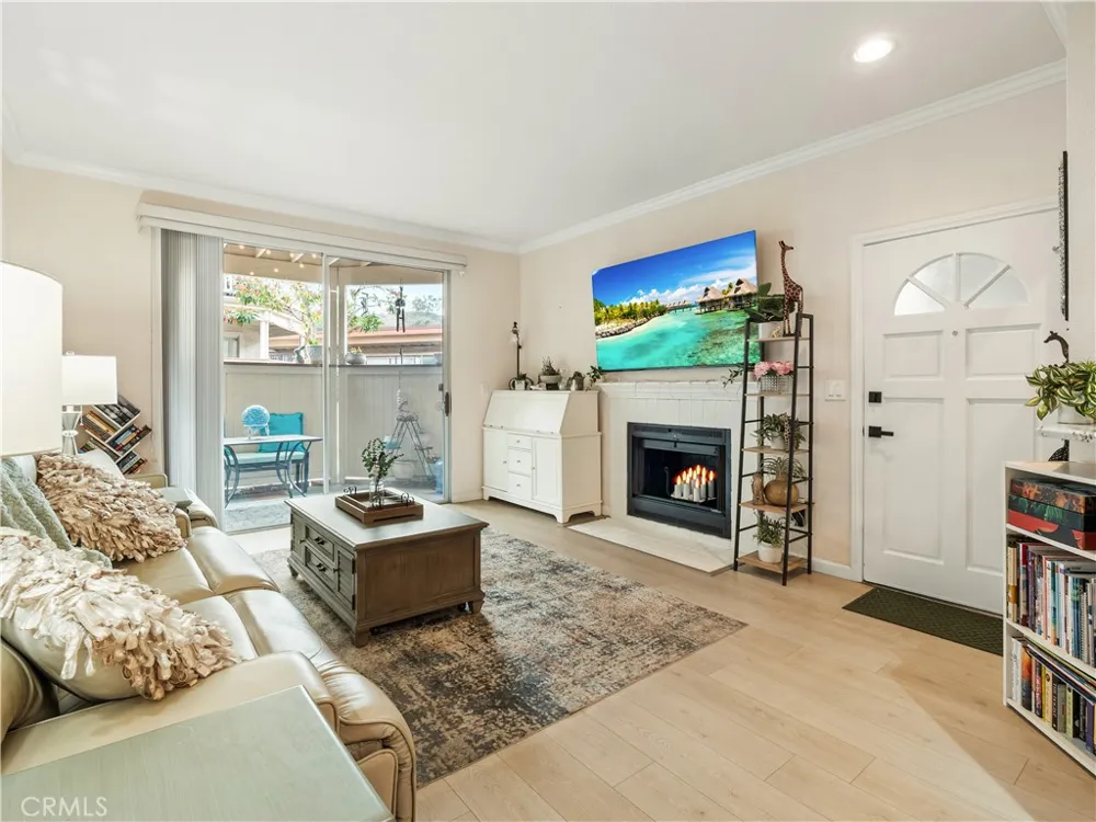 2396 Pleasant Way #I Thousand Oaks, CA 91362