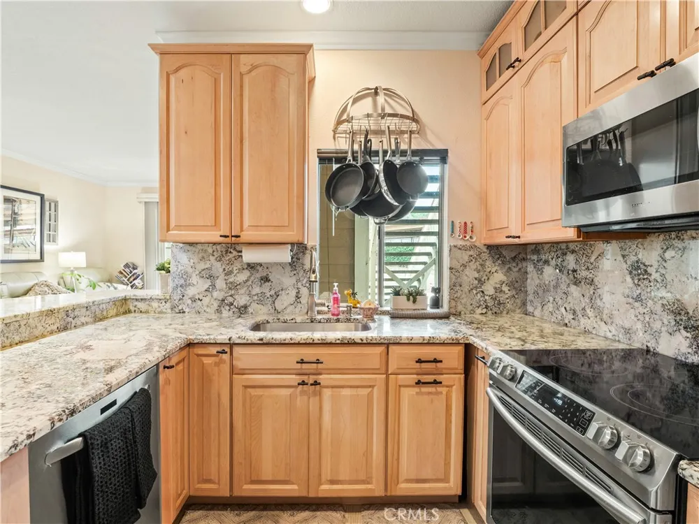 2396 Pleasant Way #I Thousand Oaks, CA 91362