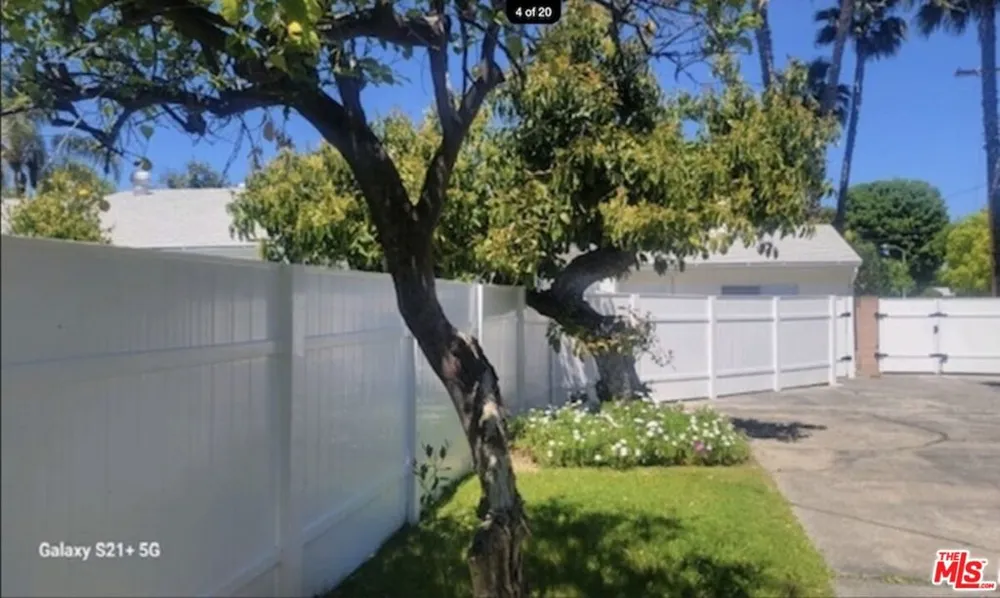 17402 Hart Street Van Nuys, CA 91406