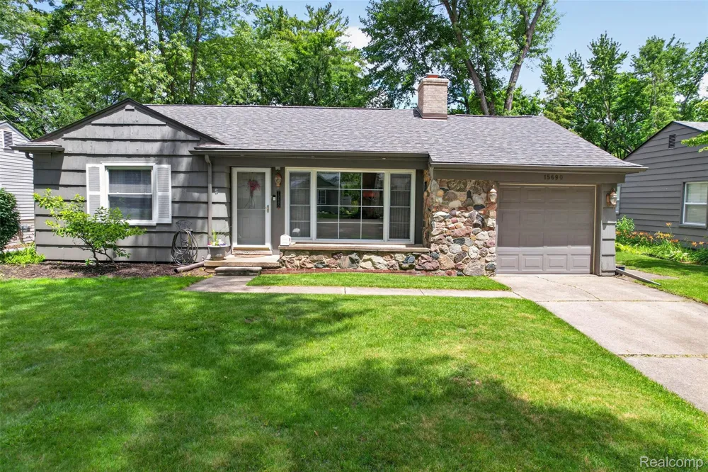 15690 Birwood Avenue Beverly Hills Village, MI 48025