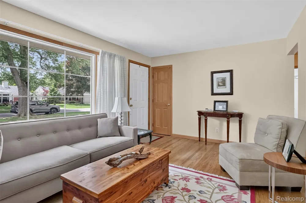 15690 Birwood Avenue Beverly Hills Village, MI 48025
