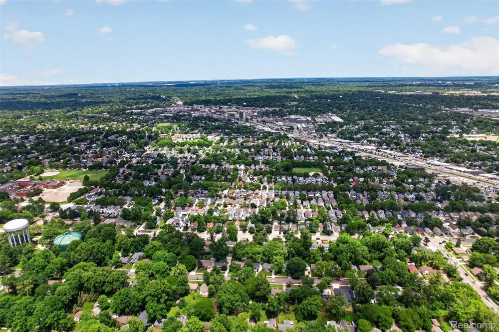 15690 Birwood Avenue Beverly Hills Village, MI 48025