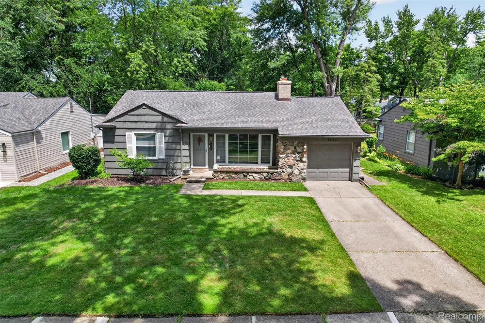 15690 Birwood Avenue Beverly Hills Village, MI 48025