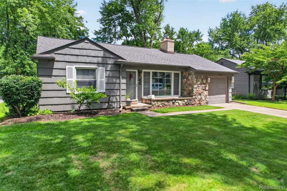 15690 Birwood Avenue Beverly Hills Village, MI 48025
