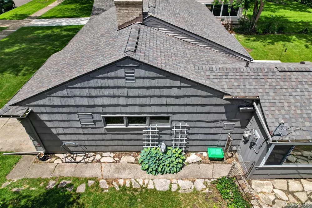 15690 Birwood Avenue Beverly Hills Village, MI 48025