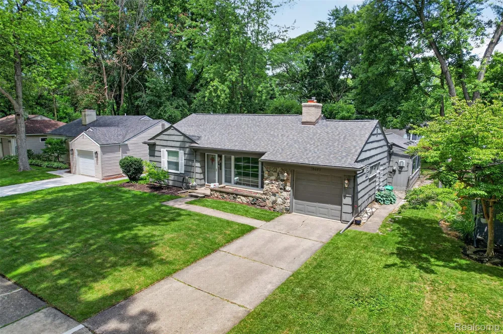 15690 Birwood Avenue Beverly Hills Village, MI 48025