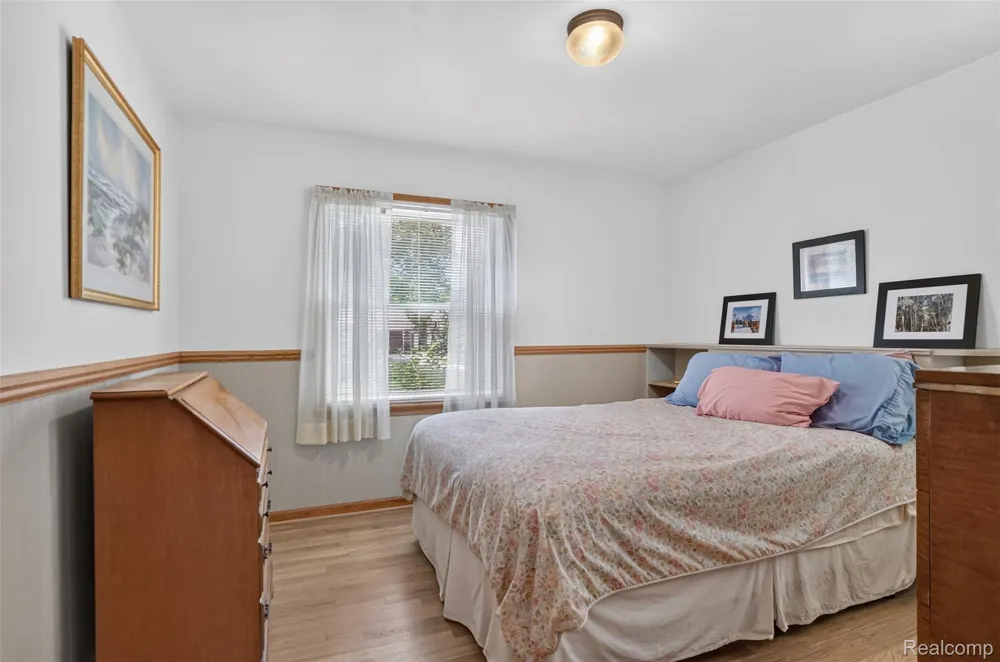 15690 Birwood Avenue Beverly Hills Village, MI 48025