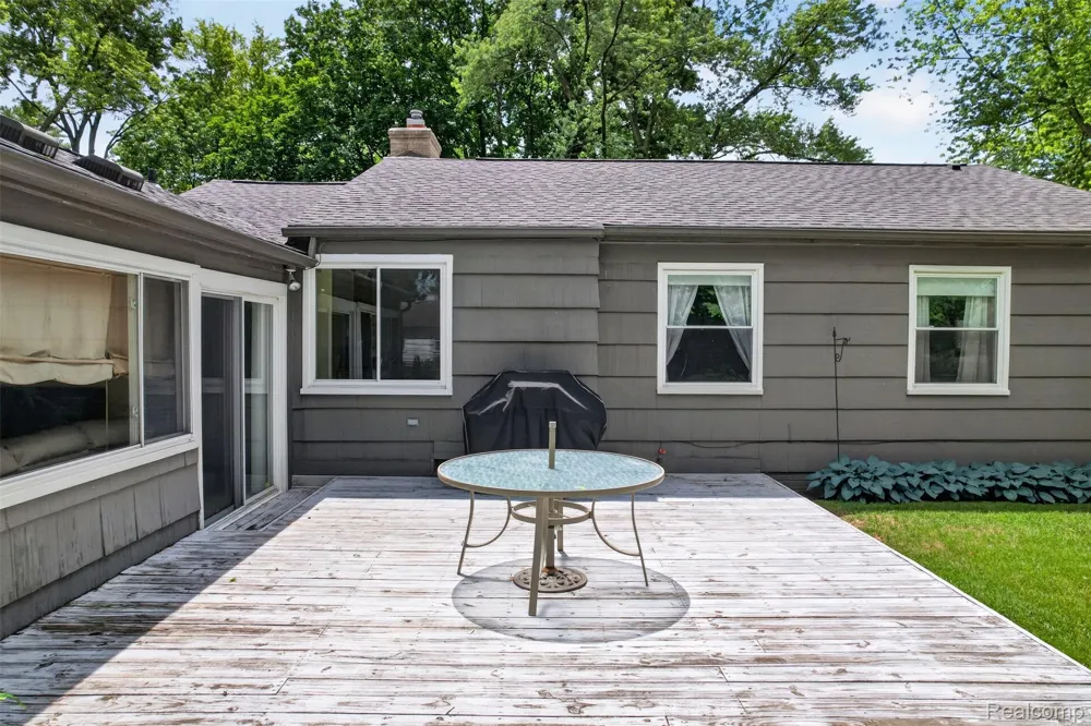 15690 Birwood Avenue Beverly Hills Village, MI 48025