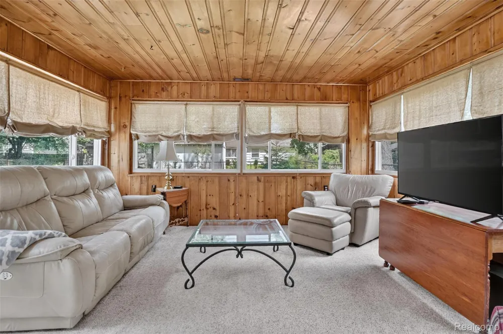 15690 Birwood Avenue Beverly Hills Village, MI 48025