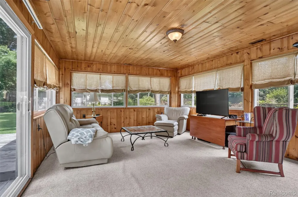 15690 Birwood Avenue Beverly Hills Village, MI 48025
