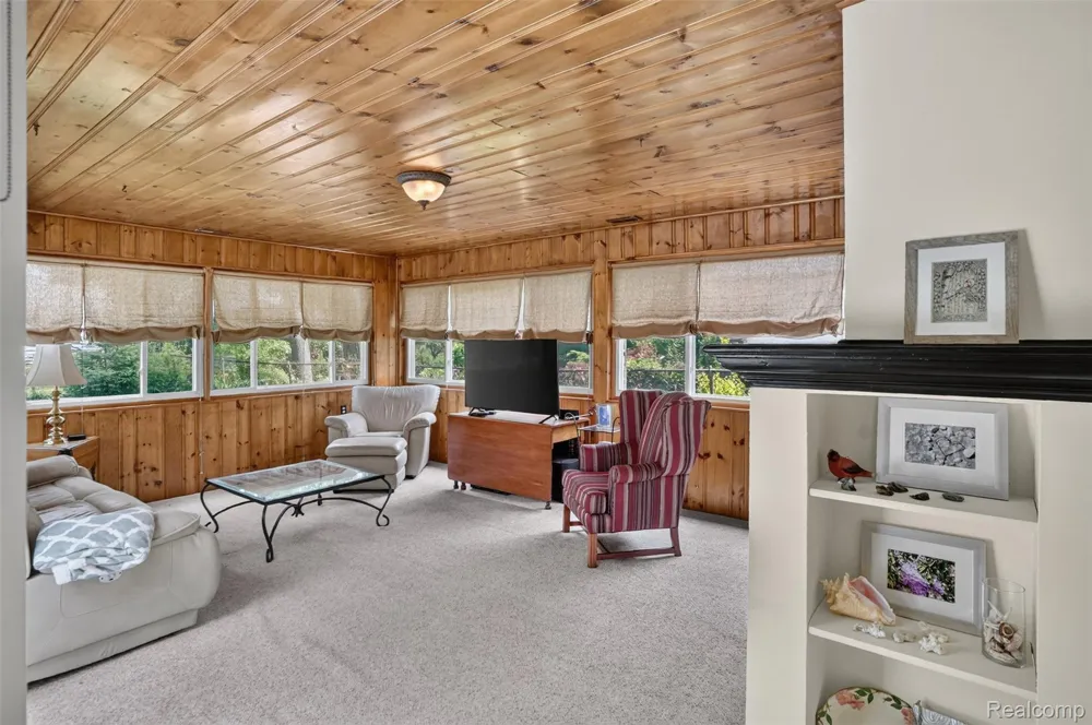 15690 Birwood Avenue Beverly Hills Village, MI 48025