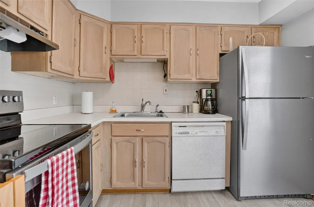 15690 Birwood Avenue Beverly Hills Village, MI 48025
