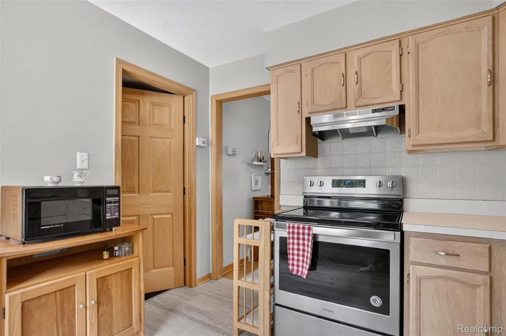 15690 Birwood Avenue Beverly Hills Village, MI 48025