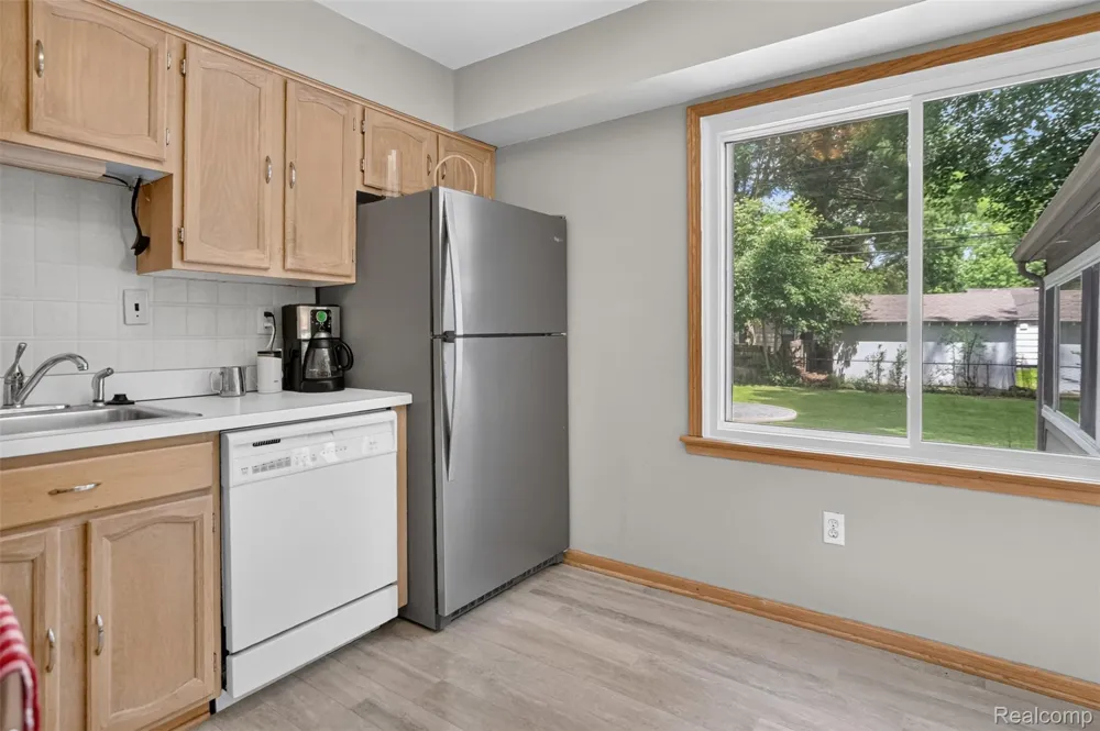 15690 Birwood Avenue Beverly Hills Village, MI 48025