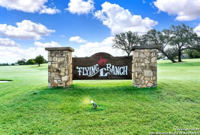 201 SPANISH GRANT CIR Bandera, TX 78003