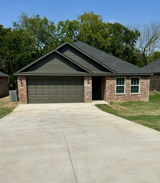 412 W Curtis Avenue Calera, OK 74730