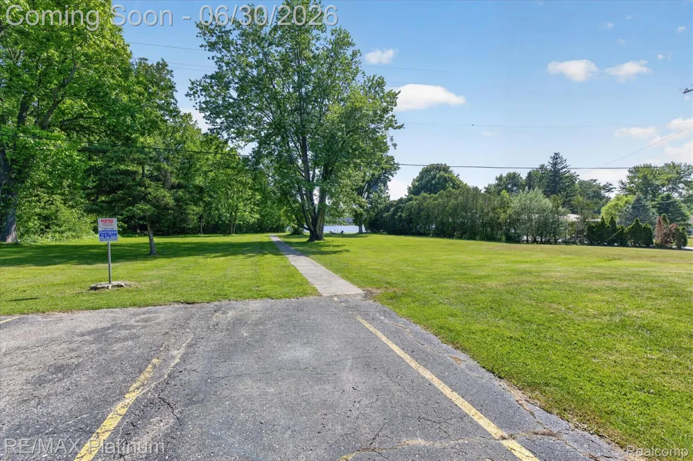 1462 S HUGHES ROAD Genoa Township, MI 48843