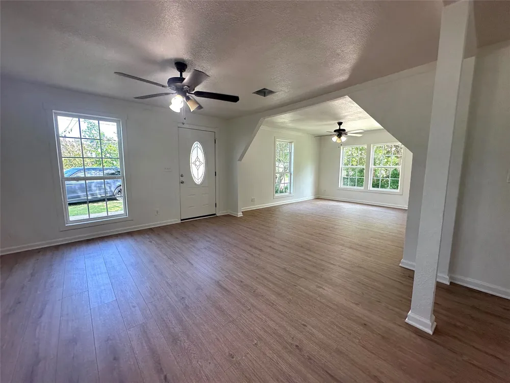 1007 Lane Street Comanche, TX 76442