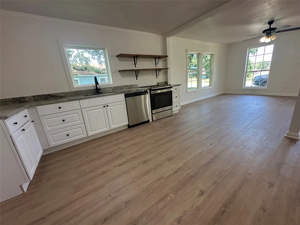 1007 Lane Street Comanche, TX 76442