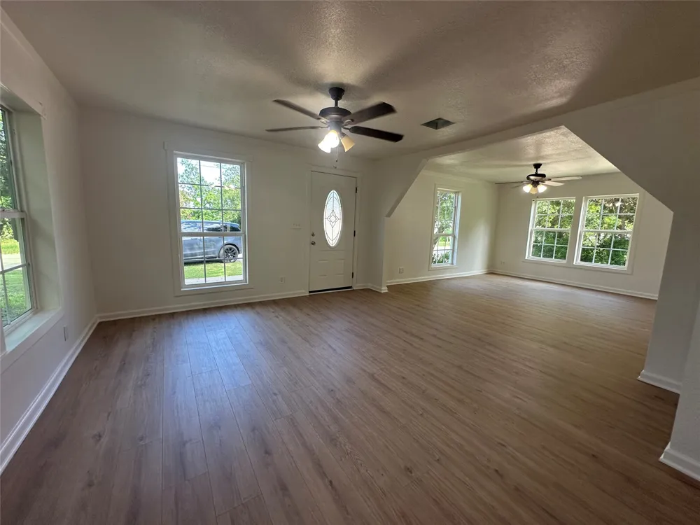 1007 Lane Street Comanche, TX 76442