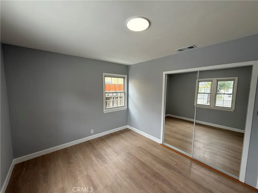 10172 Vena Pacoima, CA 91331