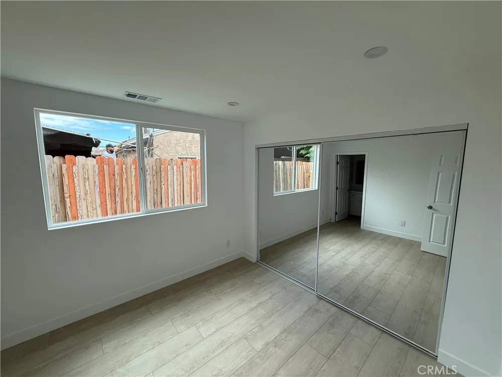 10172 Vena Pacoima, CA 91331