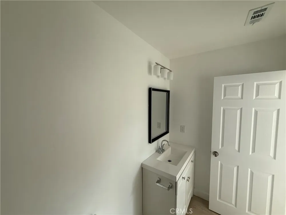 10172 Vena Pacoima, CA 91331