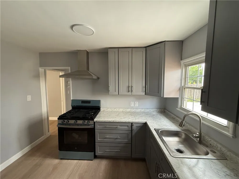 10172 Vena Pacoima, CA 91331