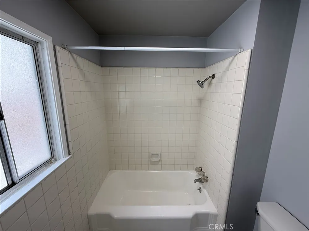 10172 Vena Pacoima, CA 91331