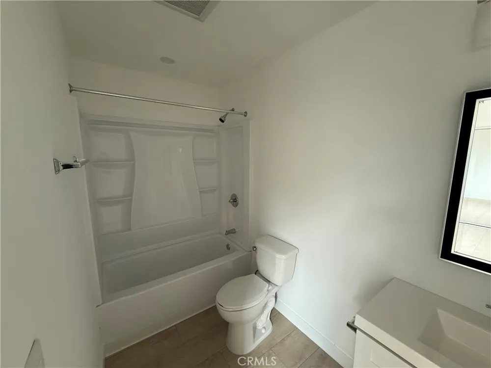 10172 Vena Pacoima, CA 91331