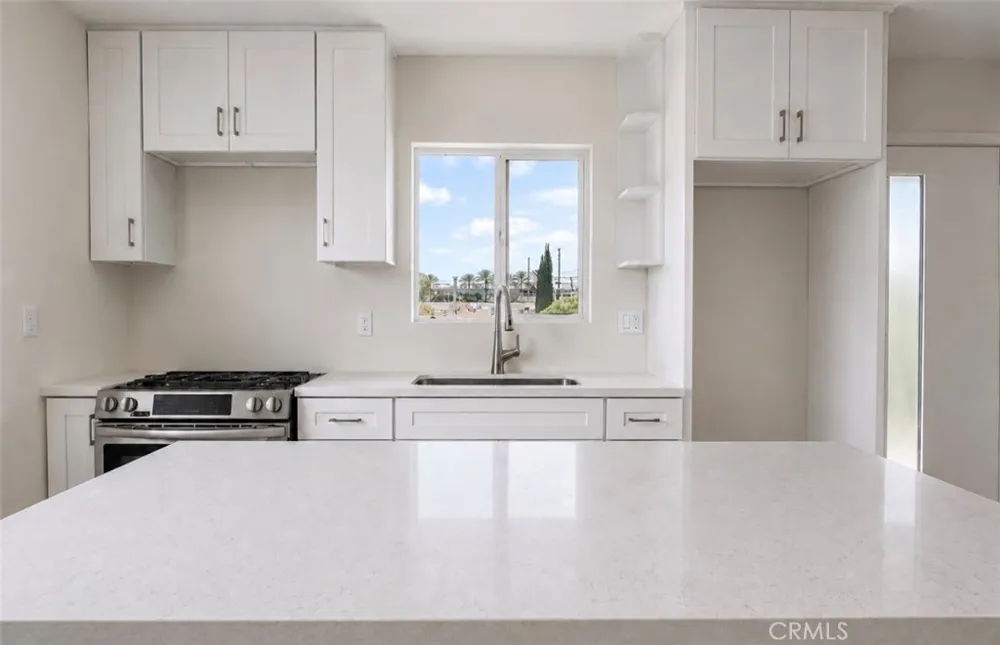 8410 Noble North Hills, CA 91343