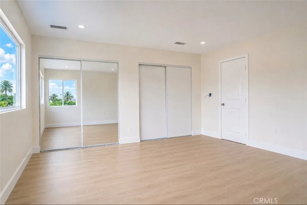 8410 Noble North Hills, CA 91343