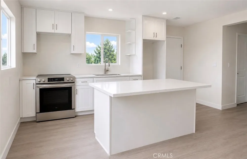 8410 Noble North Hills, CA 91343