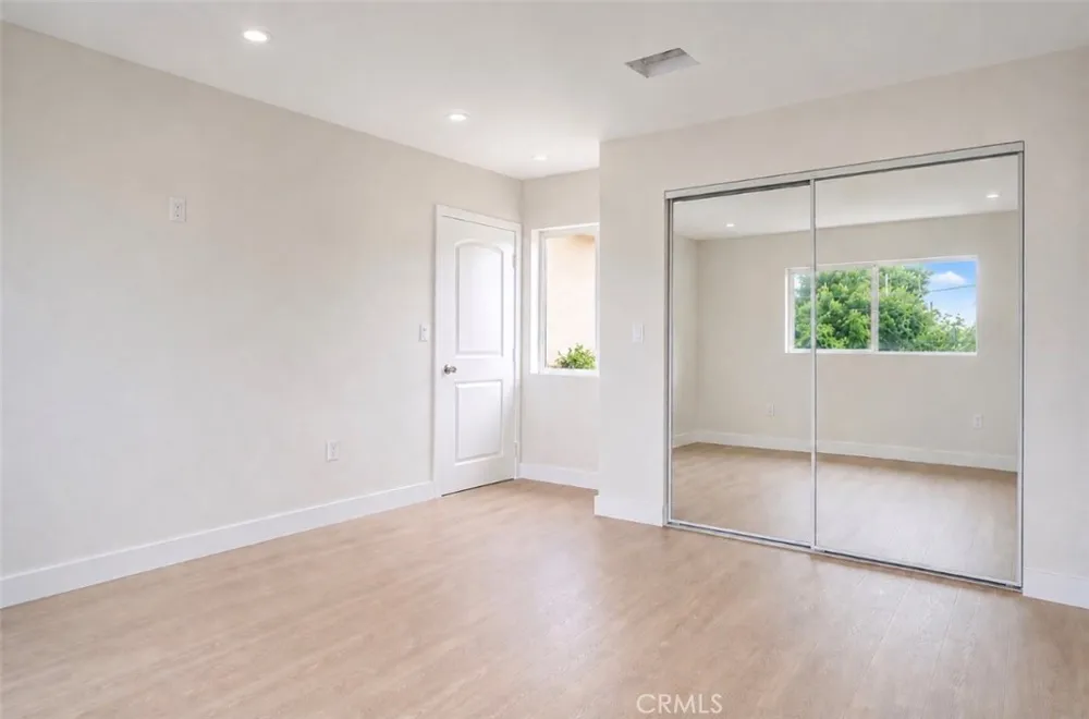 8410 Noble North Hills, CA 91343
