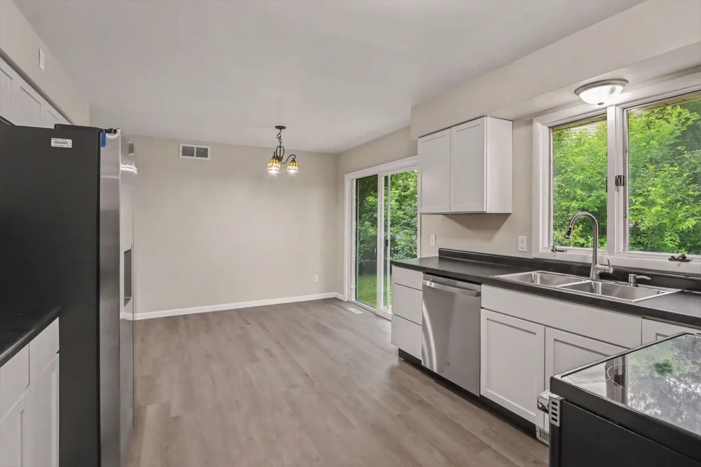 6083 Woodlea Drive Kalamazoo, MI 49048