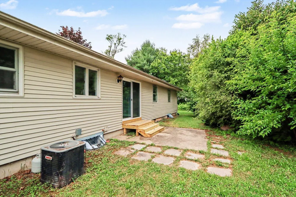 6083 Woodlea Drive Kalamazoo, MI 49048